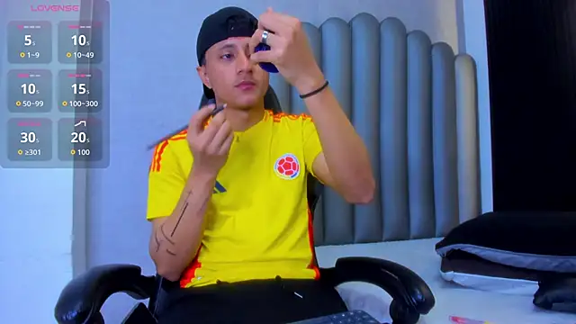 Snapshot of _Leohot_ chatting on February 17, 2026, 3:37 am Leohot online show from February 17, 2026, 3:37 am