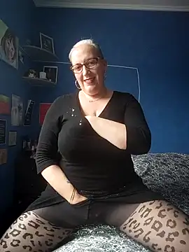 Feelineducentre online show from October 25, 2025, 1:23 pm