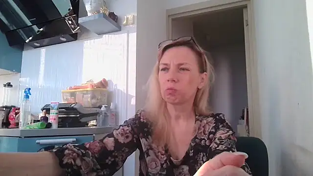 Sweetmurrr online show from June 20, 2026, 2:16 am