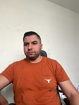 Snapshot of raulgzz4 chatting on April 4, 2026, 7:20 pm raulgzz4 online show from April 4, 2026, 7:20 pm