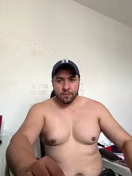 Snapshot of raulgzz4 chatting on April 2, 2026, 4:35 pm raulgzz4 online show from April 2, 2026, 4:35 pm