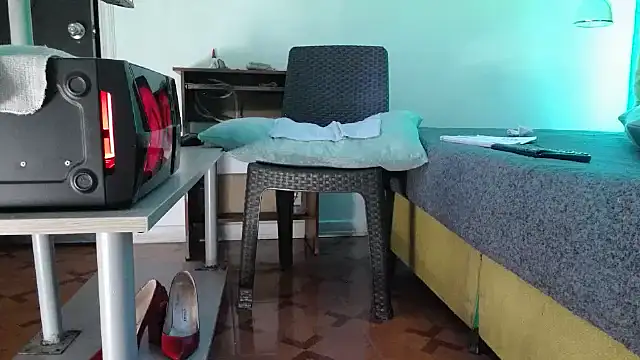 LADY-IN-BLACK online show from September 12, 2025, 4:51 pm