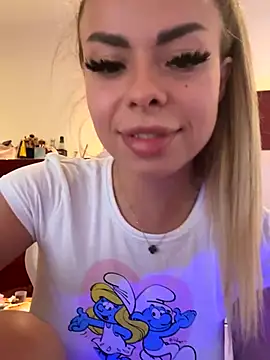 Snapshot of SerraVondeee chatting on October 5, 2025, 2:19 pm SerraVondeee online show from October 5, 2025, 2:19 pm