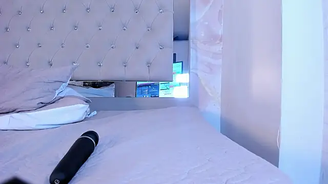 Luna Tylor online show from February 3, 2026, 6:22 am