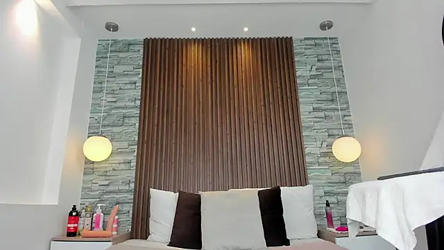 Snapshot of Miagomezx chatting on October 18, 2025, 10:01 pm Miagomezx online show from October 18, 2025, 10:01 pm