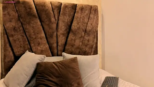 Snapshot of Miagomezx chatting on February 4, 2026, 6:58 pm Miagomezx online show from February 4, 2026, 6:58 pm