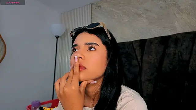 Snapshot of Miagomezx chatting on February 9, 2026, 8:29 pm Miagomezx online show from February 9, 2026, 8:29 pm