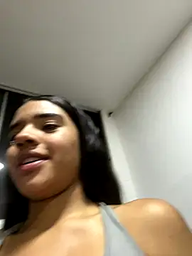 Snapshot of Miagomezx chatting on November 3, 2025, 12:05 am Miagomezx online show from November 3, 2025, 12:05 am