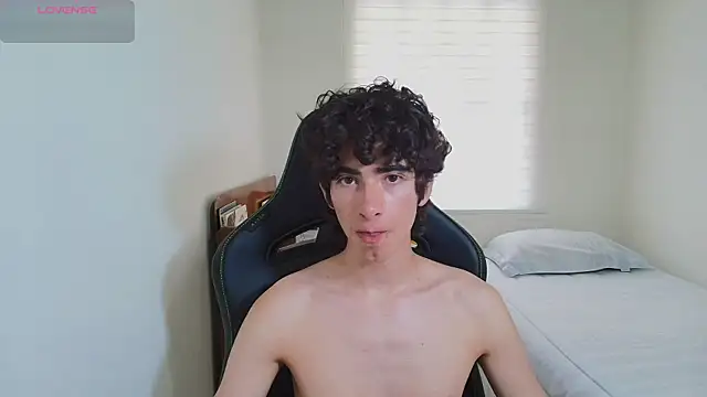 Nude Boy18 online show from June 11, 2026, 9:45 pm
