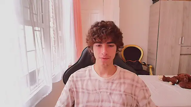 Nude Boy18 online show from October 9, 2025, 3:34 pm