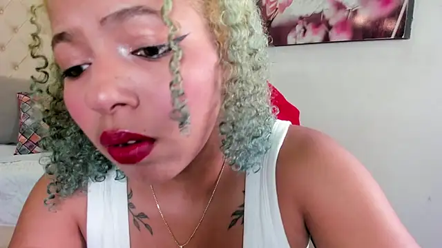 momo ayasse online show from December 22, 2025, 9:59 pm