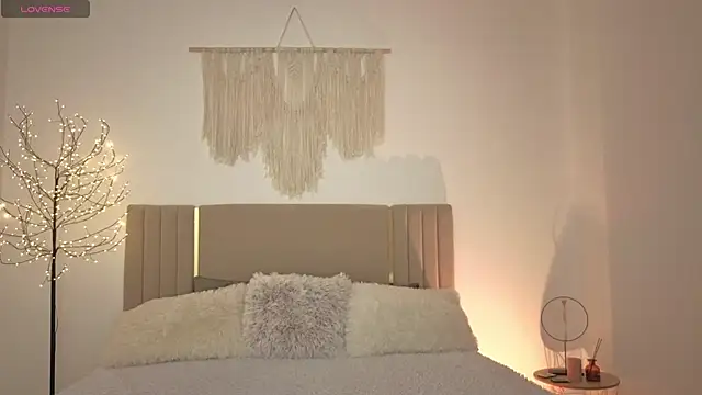 Little mia   online show from April 5, 2026, 9:32 pm