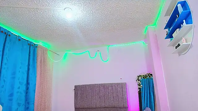 MiSofialeal online show from February 19, 2026, 6:27 pm