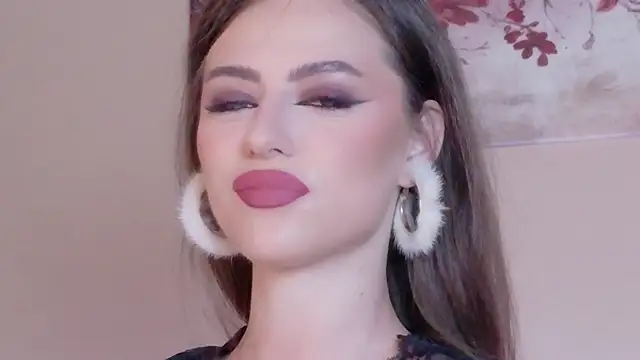 Snapshot of Sienna_Voss chatting on June 10, 2026, 7:04 pm Sienna Voss online show from June 10, 2026, 7:04 pm