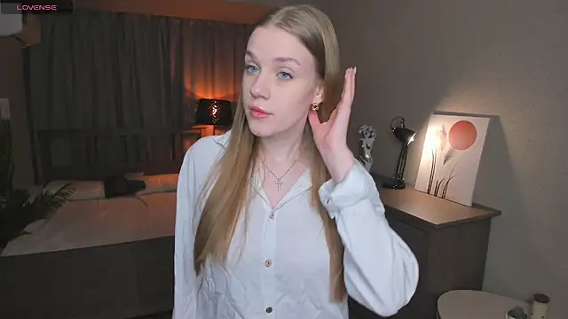 OdellaFrake online show from December 3, 2025, 7:24 pm