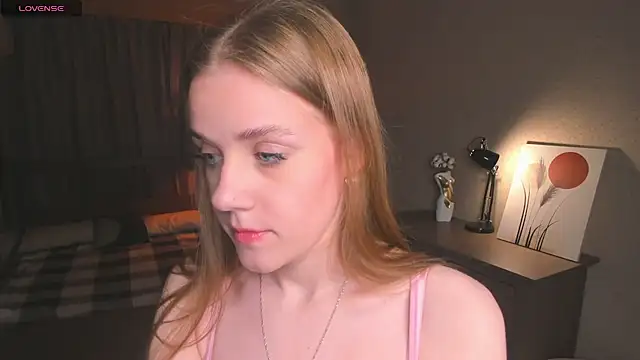 OdellaFrake online show from September 17, 2025, 7:38 pm