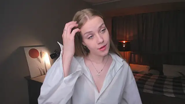 OdellaFrake online show from September 26, 2025, 7:54 pm