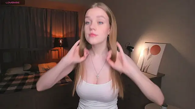 OdellaFrake online show from October 30, 2025, 7:33 pm