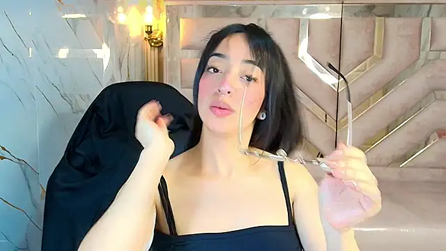 zoe r  online show from September 13, 2025, 3:17 am