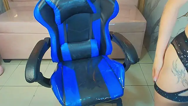 zoe r  online show from November 11, 2025, 3:23 am