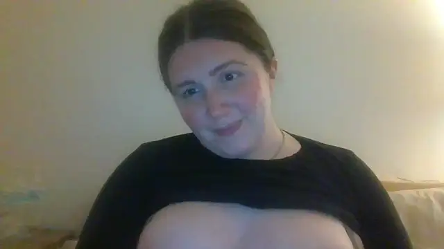 Snapshot of CherryJuneExperience chatting on December 15, 2025, 1:11 am CherryJuneExperience online show from December 15, 2025, 1:11 am