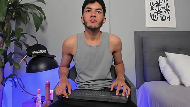 Snapshot of Tylerffoxx chatting on June 29, 2026, 9:03 pm Tylerffoxx online show from June 29, 2026, 9:03 pm