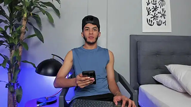 Tylerffoxx online show from April 14, 2026, 8:47 pm