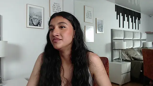 ValentiinaCruz online show from November 13, 2025, 9:40 pm