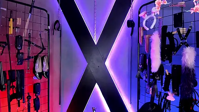 VictoryaLiah BDSM online show from April 6, 2026, 11:00 am