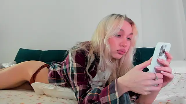 Snapshot of cuteleraay chatting on November 14, 2025, 8:12 pm cuteleraay online show from November 14, 2025, 8:12 pm