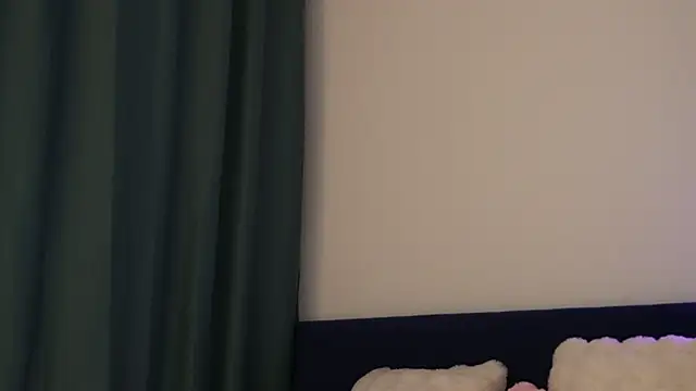 cuteleraay online show from February 21, 2026, 7:27 pm