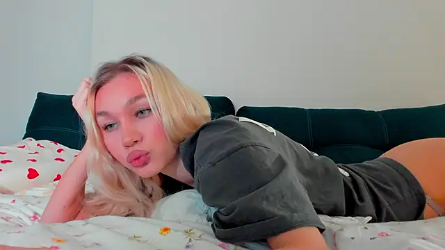 Snapshot of cuteleraay chatting on November 26, 2025, 8:20 pm cuteleraay online show from November 26, 2025, 8:20 pm