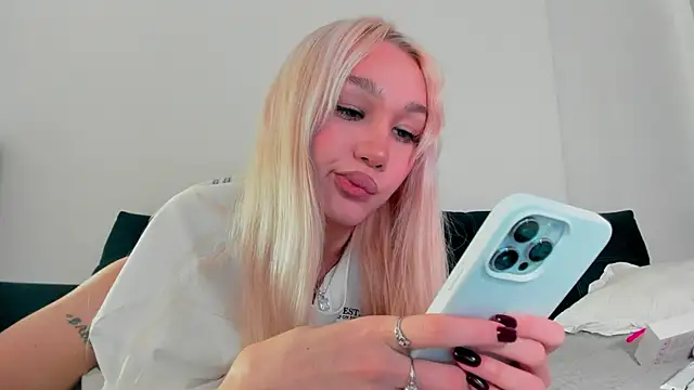 Snapshot of cuteleraay chatting on September 22, 2025, 8:37 pm cuteleraay online show from September 22, 2025, 8:37 pm