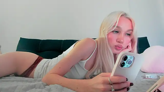 Snapshot of cuteleraay chatting on September 17, 2025, 8:33 pm cuteleraay online show from September 17, 2025, 8:33 pm