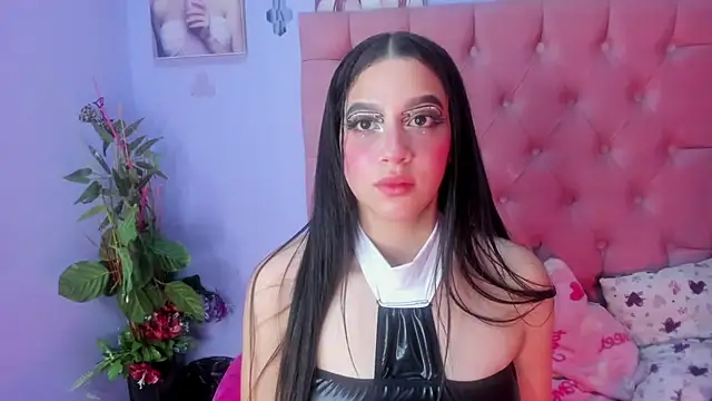 Megan Luxe online show from October 31, 2025, 4:53 am