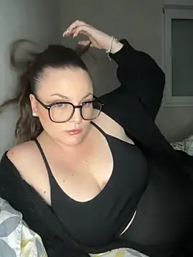 whitequeen xxx online show from October 17, 2025, 8:43 pm