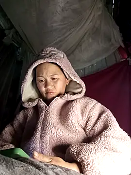 MaiHoa69 online show from March 12, 2026, 6:28 am