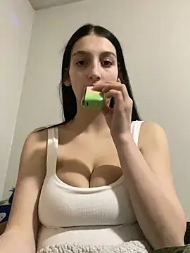 Snapshot of madsdeluxe chatting on February 5, 2026, 3:02 am madsdeluxe online show from February 5, 2026, 3:02 am