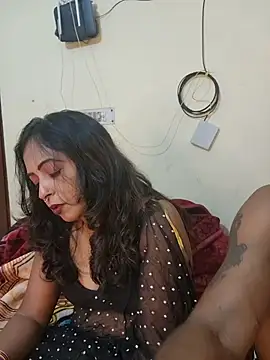 Snapshot of Hotbhabi305 chatting on February 25, 2026, 5:13 pm Hotbhabi305 online show from February 25, 2026, 5:13 pm