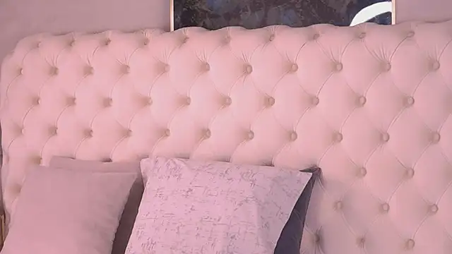 BellaNoirre online show from April 3, 2026, 6:36 pm