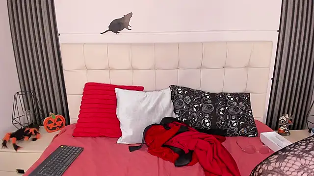 Ravenna666  online show from October 26, 2025, 4:35 am