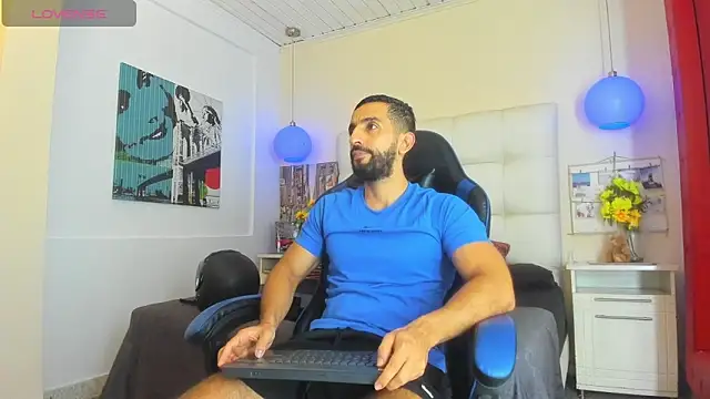 Yiyo10  online show from April 4, 2026, 9:32 pm