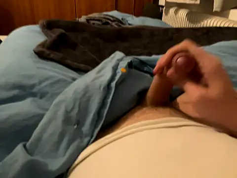 Snapshot of HugeLoadsIncomming chatting on December 3, 2025, 12:12 am HugeLoadsIncomming online show from December 3, 2025, 12:12 am