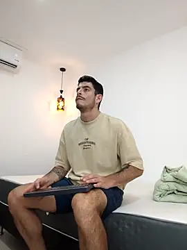 Snapshot of damian_bull chatting on September 14, 2025, 7:58 pm damian bull online show from September 14, 2025, 7:58 pm