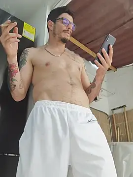 Snapshot of damian_bull chatting on November 12, 2025, 7:40 pm damian bull online show from November 12, 2025, 7:40 pm