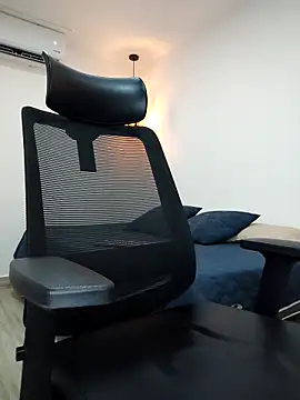 Snapshot of damian_bull chatting on September 24, 2025, 8:15 pm damian bull online show from September 24, 2025, 8:15 pm