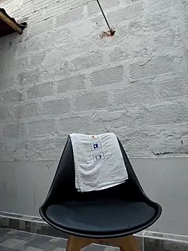 Snapshot of damian_bull chatting on November 10, 2025, 8:25 pm damian bull online show from November 10, 2025, 8:25 pm