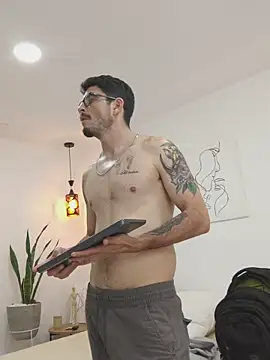 Snapshot of damian_bull chatting on November 15, 2025, 8:24 pm damian bull online show from November 15, 2025, 8:24 pm