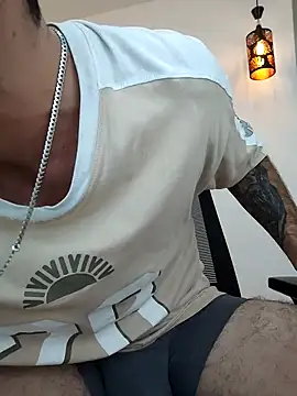 Snapshot of damian_bull chatting on September 16, 2025, 7:48 pm damian bull online show from September 16, 2025, 7:48 pm