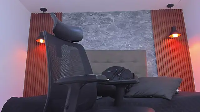 Snapshot of damian_bull chatting on November 2, 2025, 8:14 pm damian bull online show from November 2, 2025, 8:14 pm